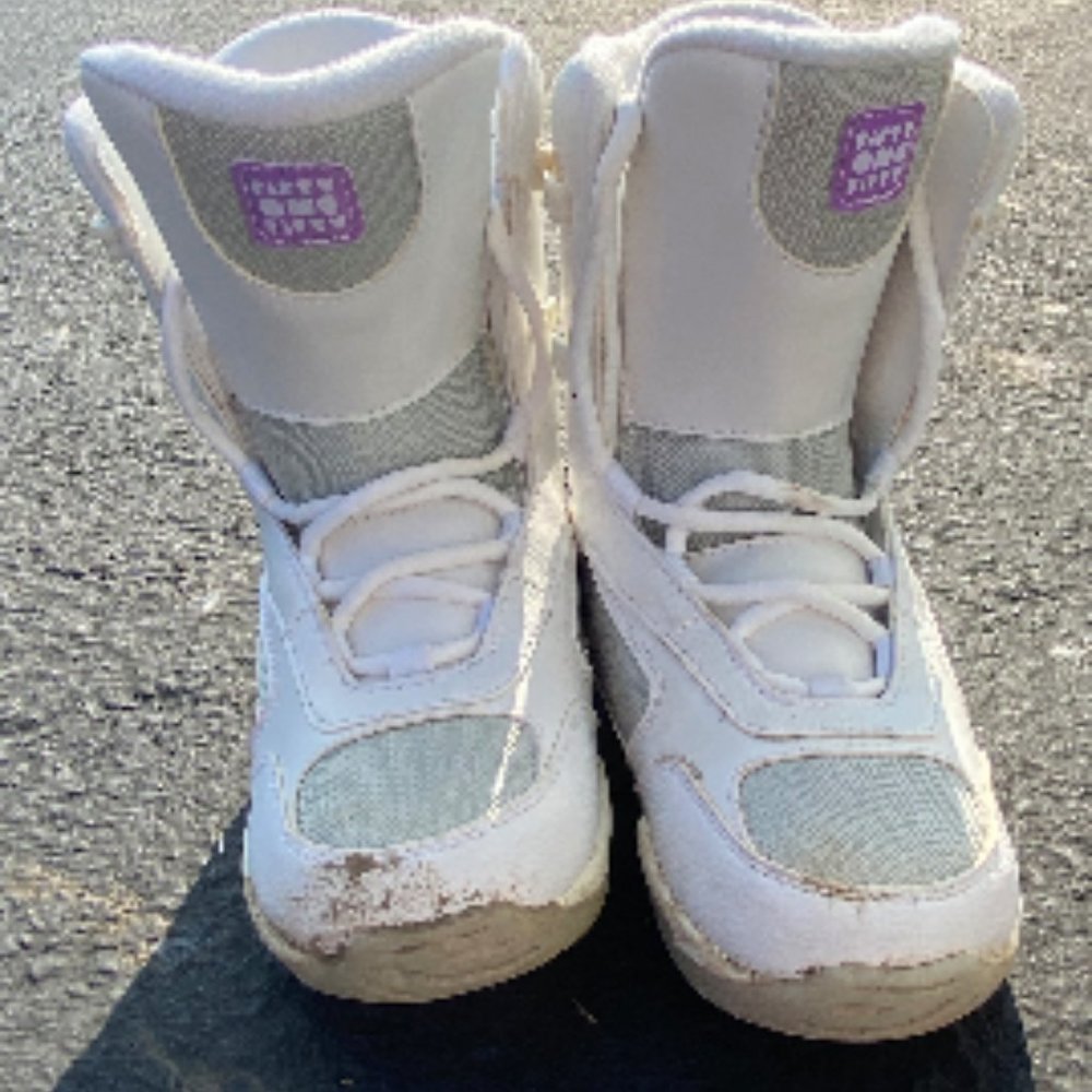 5150 Snowboarding Boots US Size 5